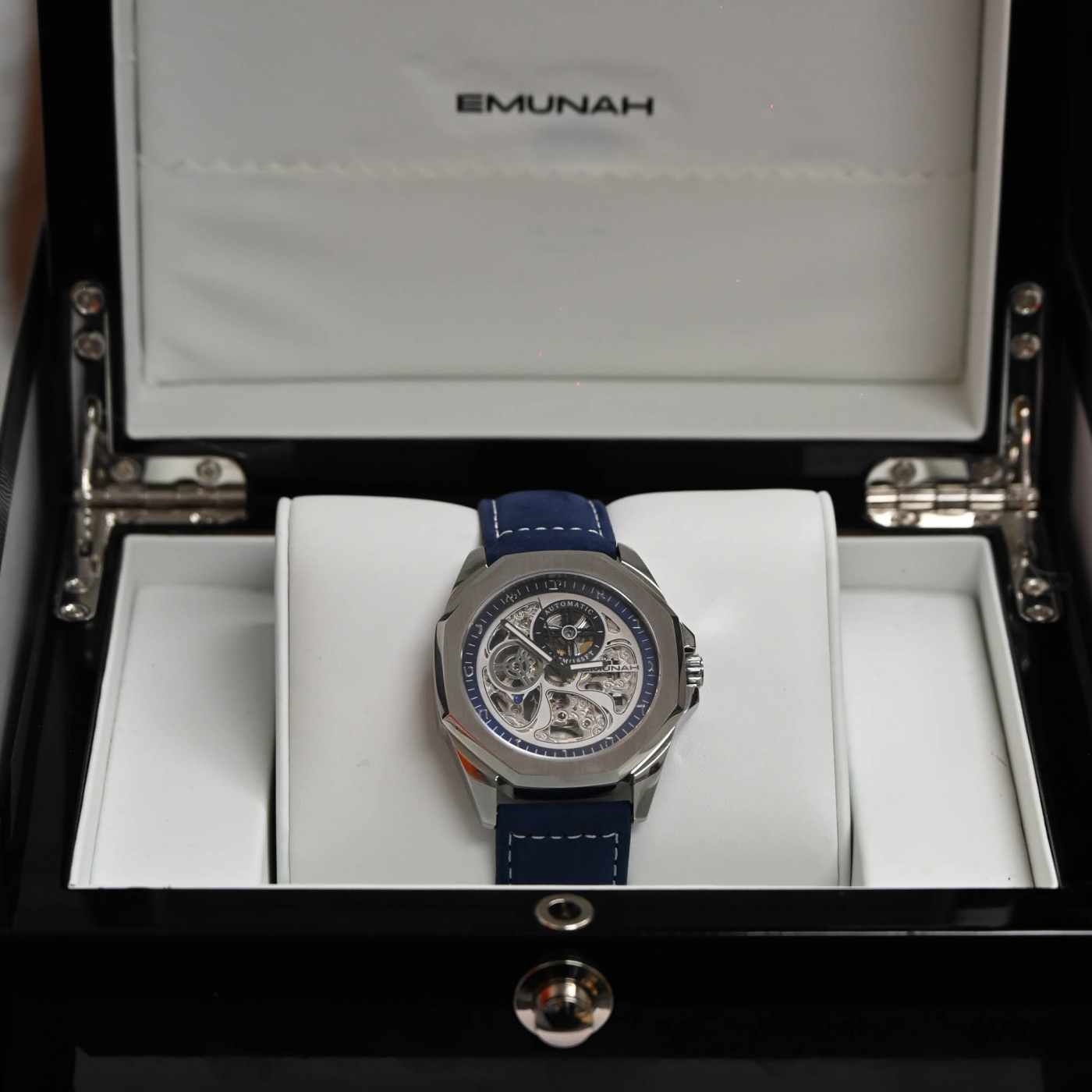 Photo of the Emnunah EC3100 timepiece in an open box